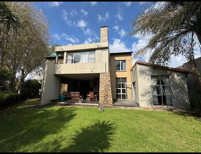 4 BEDROOM TOWNHOUSE FOR SALE IN MIDSTREAM ESTATE